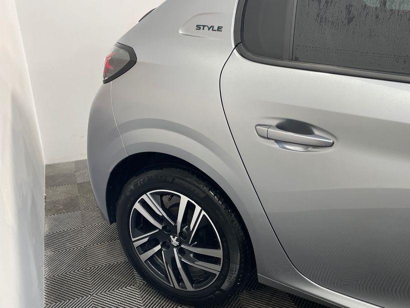 PEUGEOT 208 2023 - Photo n°7