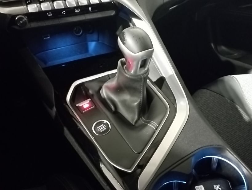 PEUGEOT 3008 2019 - Photo n°19