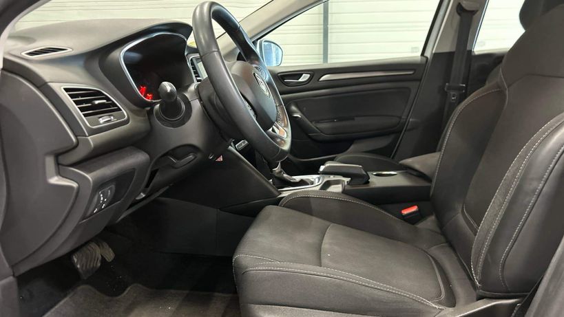 RENAULT MEGANE IV BERLINE 2021 - Photo n°10