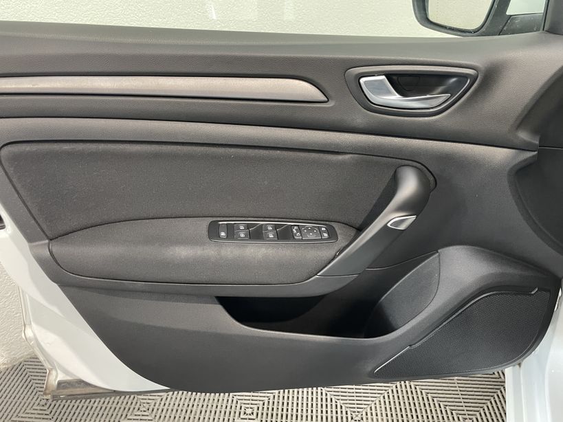 RENAULT MEGANE IV BERLINE 2021 - Photo n°34