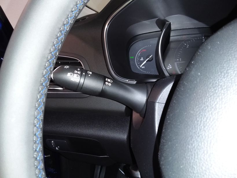 RENAULT MEGANE IV BERLINE 2019 - Photo n°13