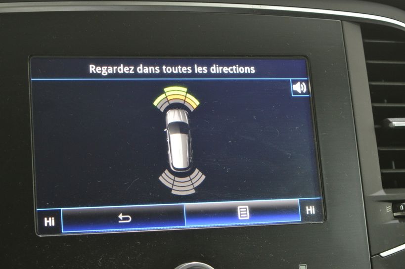 RENAULT MEGANE IV ESTATE BUSINESS 2017 - Photo n°13