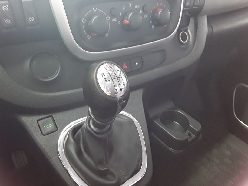 RENAULT TRAFIC III FG 2015 - Photo n°10