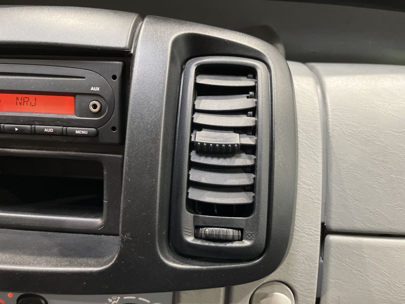 RENAULT TRAFIC FOURGON 2010 - Photo n°5