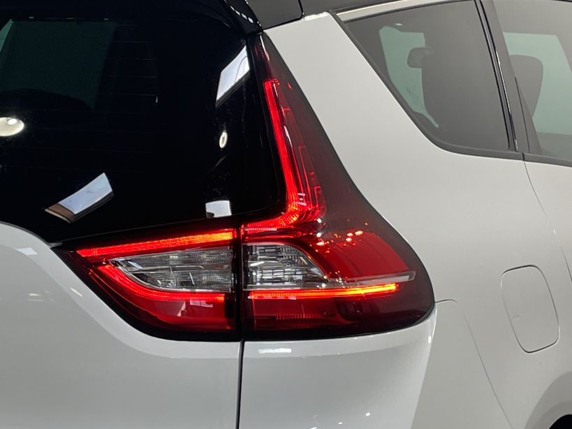 RENAULT GRAND SCENIC IV 2023 - Photo n°8