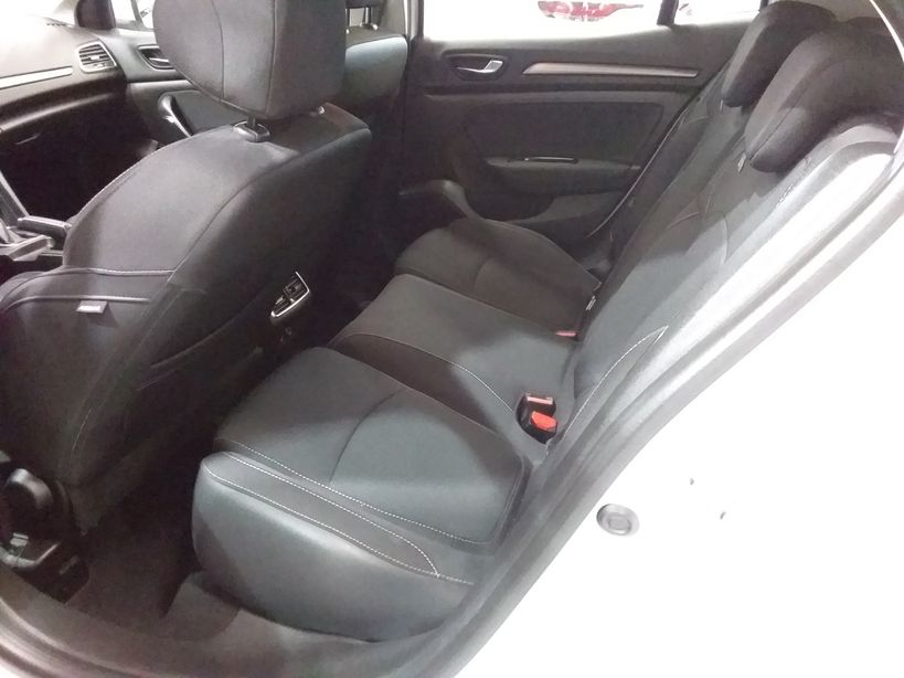 RENAULT MEGANE IV BERLINE 2021 - Photo n°24