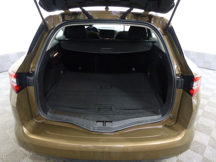 RENAULT MEGANE IV ESTATE 2018 - Photo n°10