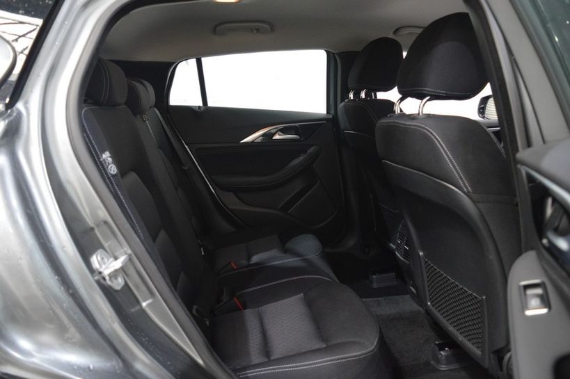 INFINITI Q30 2017 - Photo n°8