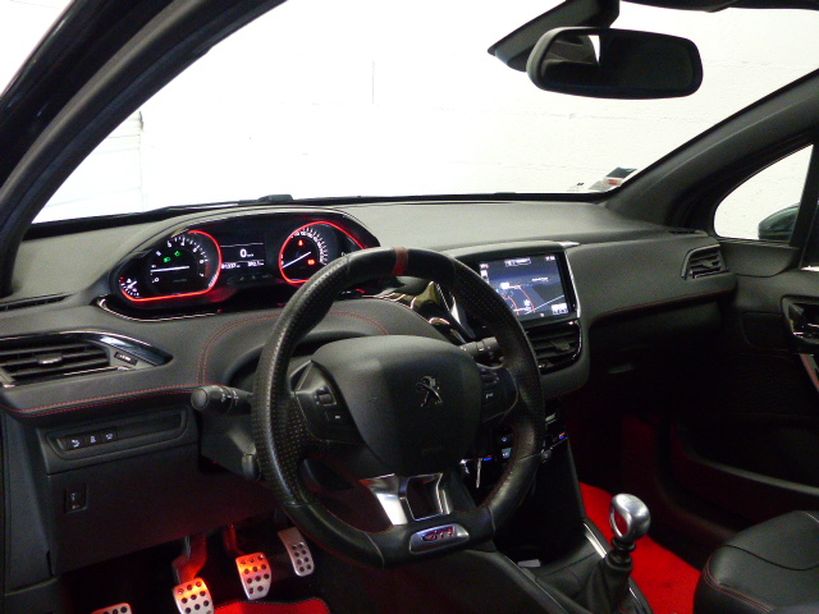 PEUGEOT 208 2016 - Photo n°9