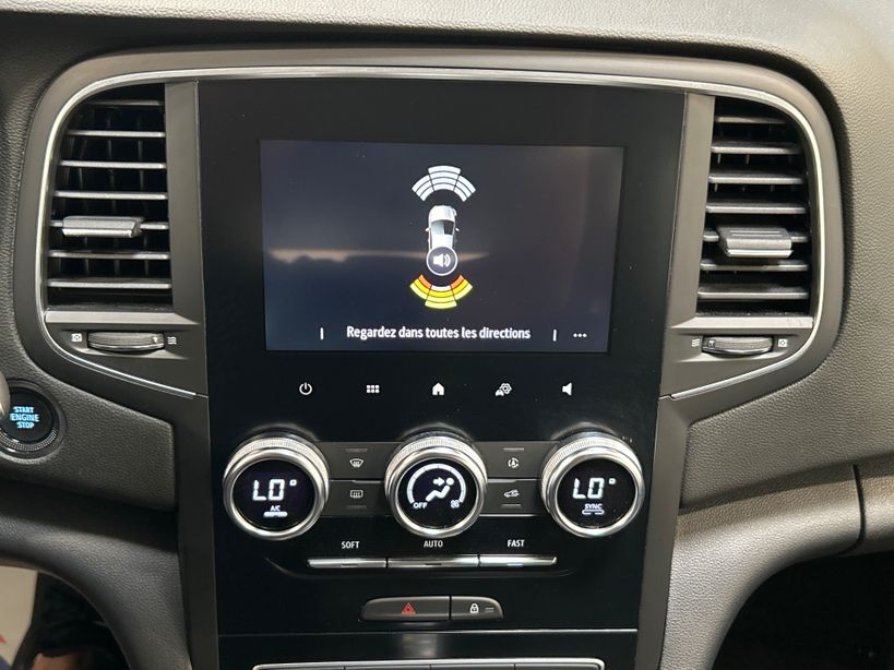 RENAULT MEGANE IV BERLINE 2023 - Photo n°12