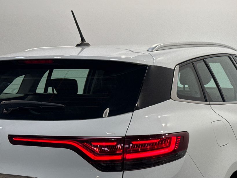 RENAULT MEGANE IV ESTATE 2022 - Photo n°8