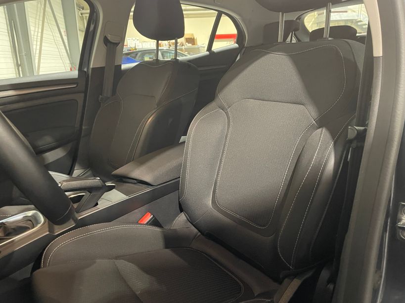 RENAULT MEGANE IV BERLINE 2022 - Photo n°11