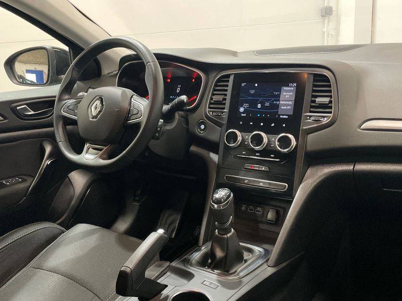 RENAULT MEGANE IV BERLINE 2022 - Photo n°9