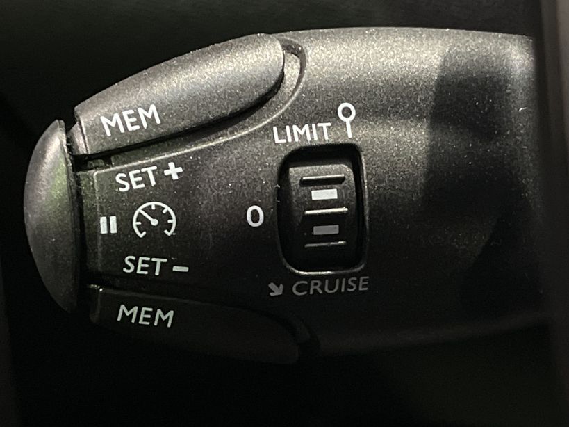 PEUGEOT 2008 BUSINESS 2020 - Photo n°31