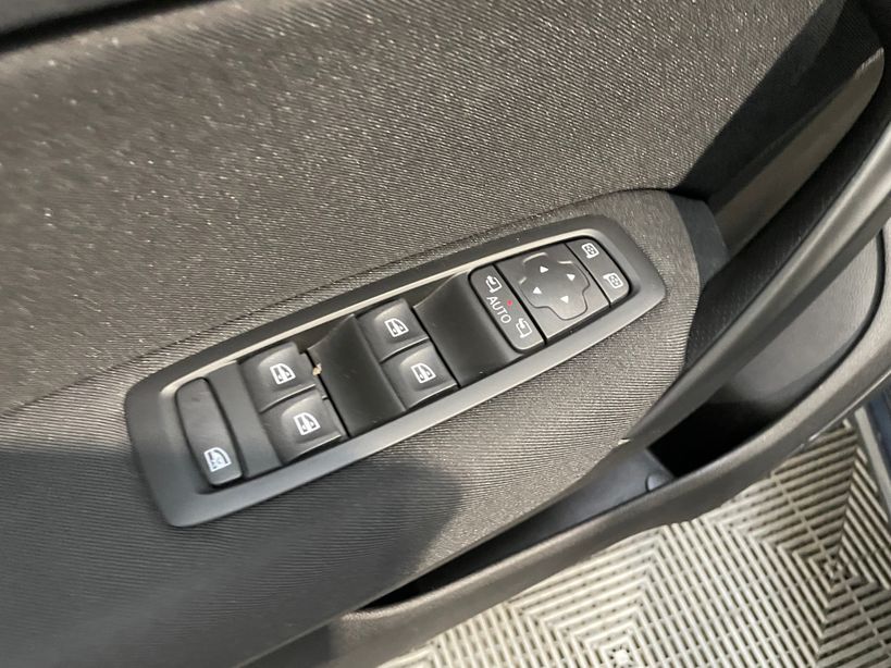 RENAULT MEGANE IV BERLINE BUSINESS 2020 - Photo n°35