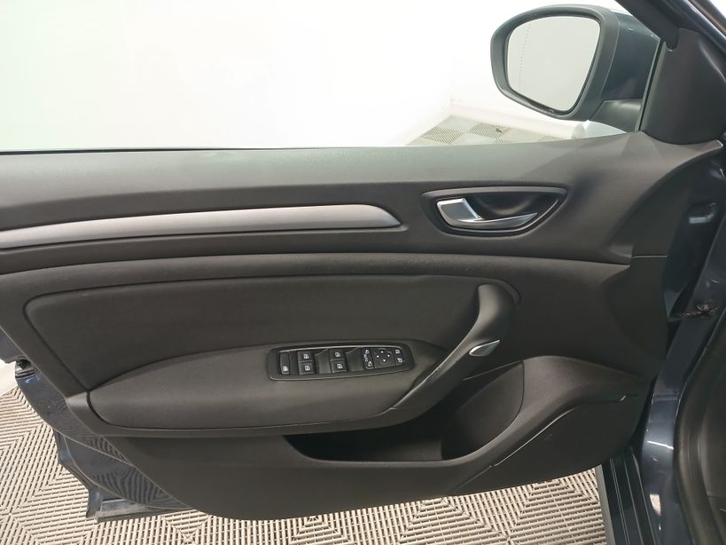 RENAULT MEGANE IV BERLINE 2021 - Photo n°10