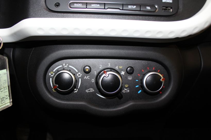 RENAULT TWINGO III 2019 - Photo n°16