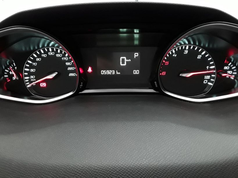 PEUGEOT 308 2018 - Photo n°13