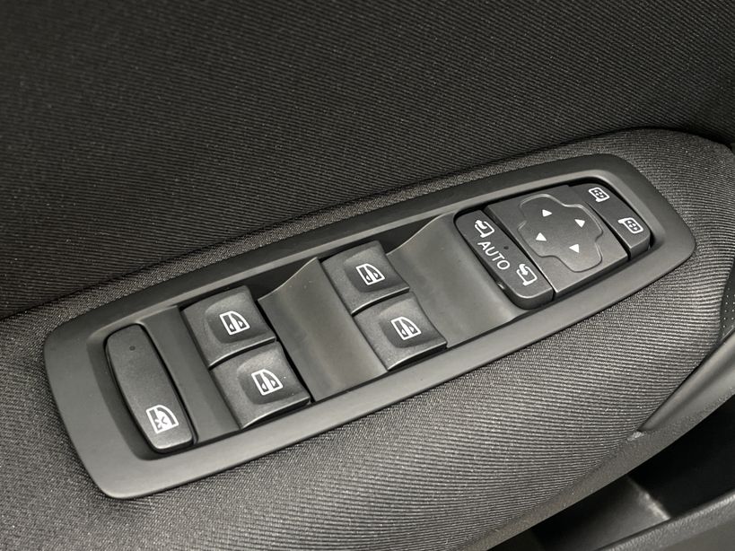 RENAULT MEGANE IV BERLINE 2022 - Photo n°34