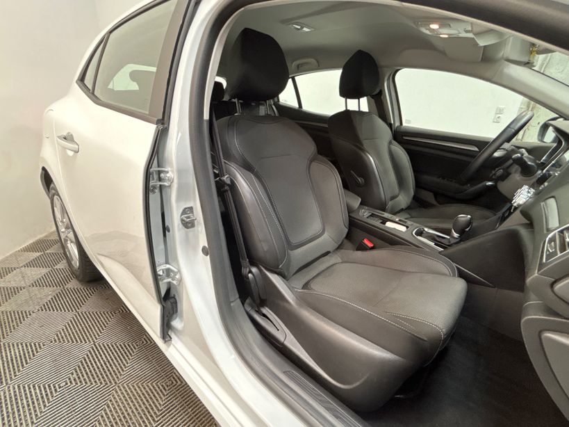 RENAULT MEGANE IV BERLINE 2023 - Photo n°35
