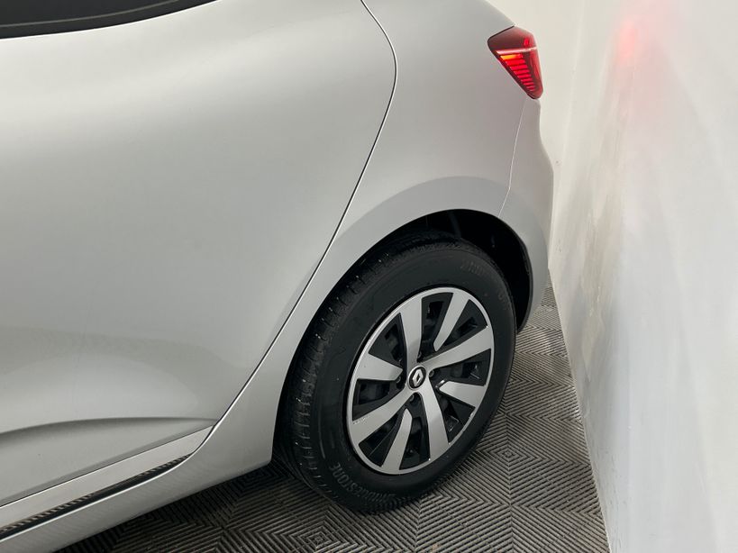 RENAULT CLIO V 2023 - Photo n°9