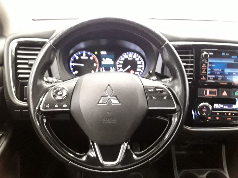 MITSUBISHI OUTLANDER 2016 - Photo n°9