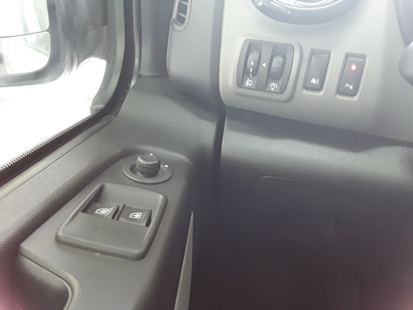 RENAULT TRAFIC III FG 2015 - Photo n°11