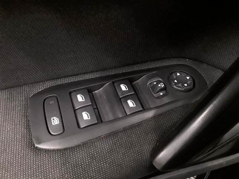 PEUGEOT 308 2018 - Photo n°14