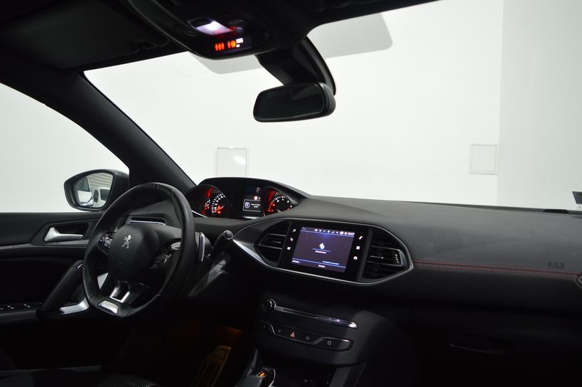 PEUGEOT 308 2020 - Photo n°8