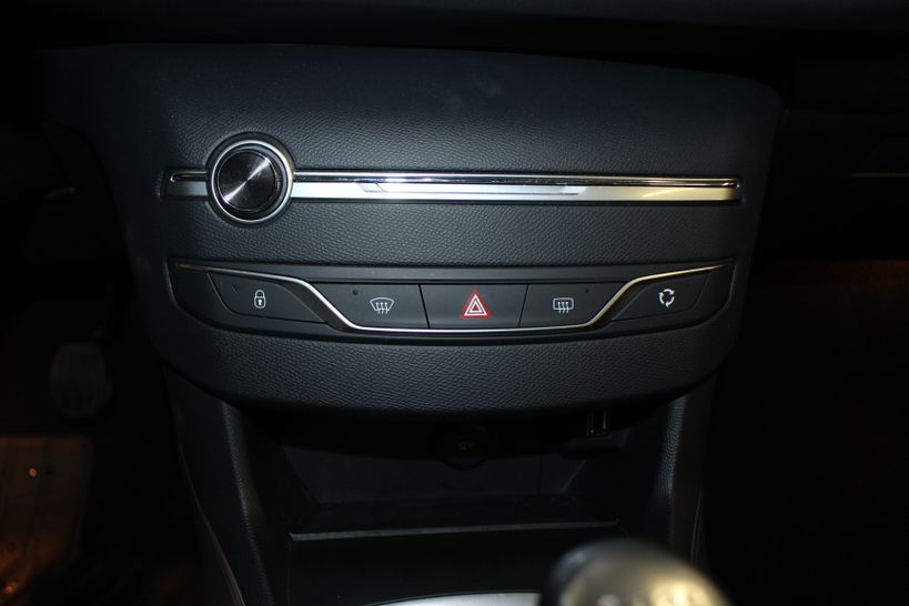 PEUGEOT 308 2019 - Photo n°14