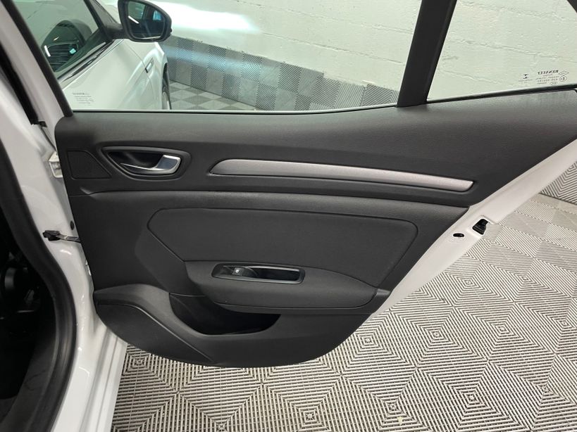 RENAULT MEGANE IV BERLINE 2021 - Photo n°30