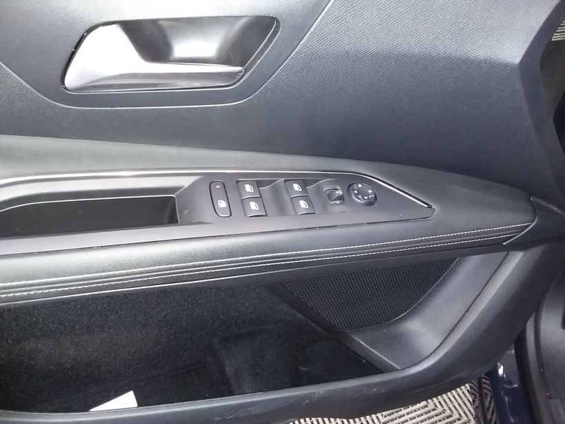 PEUGEOT 3008 2019 - Photo n°17