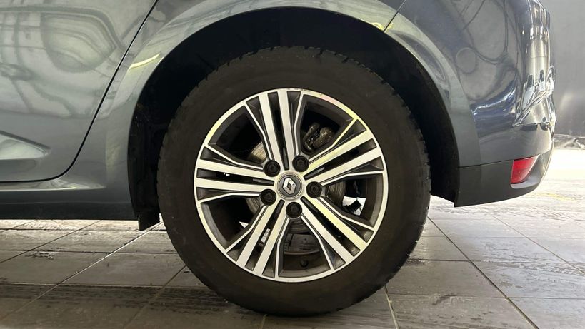 RENAULT MEGANE IV BERLINE 2022 - Photo n°9