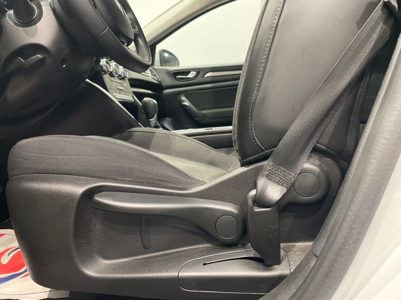 RENAULT MEGANE IV BERLINE 2023 - Photo n°37