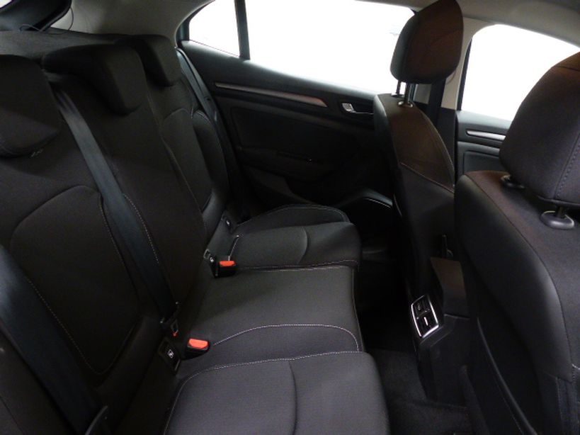 RENAULT MEGANE IV BERLINE 2021 - Photo n°9