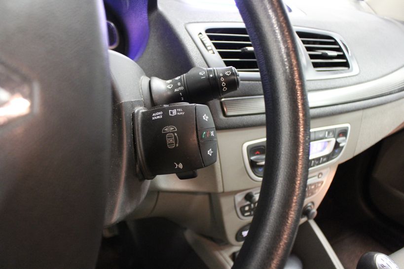 RENAULT MEGANE III ESTATE 2010 - Photo n°5