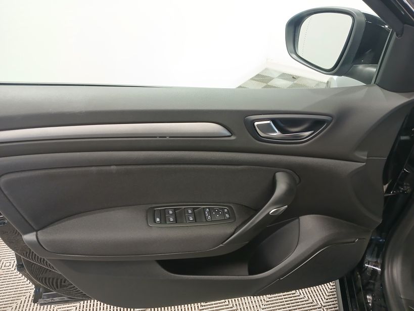 RENAULT MEGANE IV BERLINE 2021 - Photo n°10