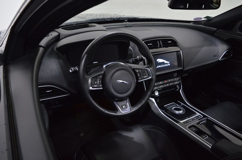 JAGUAR XE 2017 - Photo n°11