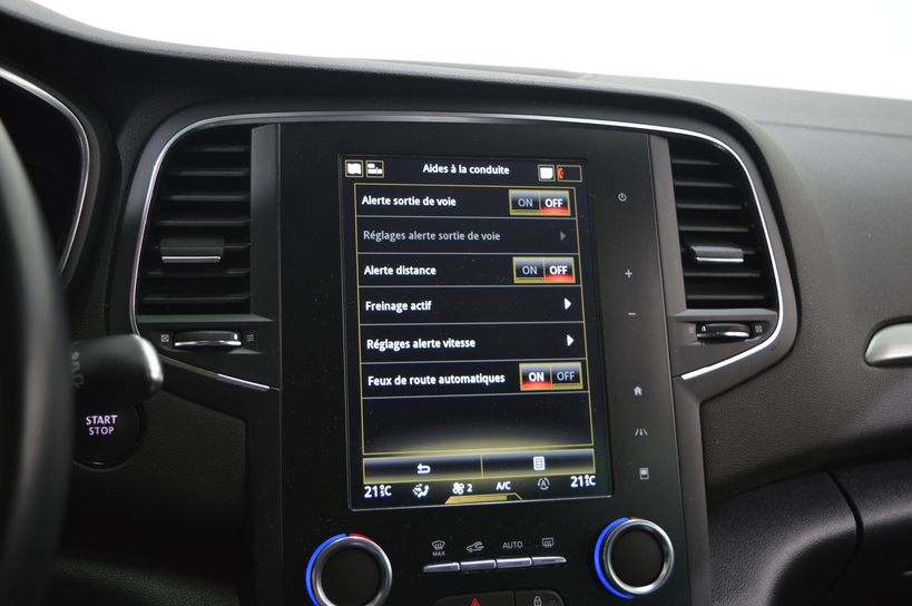 RENAULT MEGANE IV BERLINE 2019 - Photo n°19