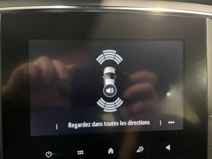 RENAULT MEGANE IV BERLINE 2021 - Photo n°19