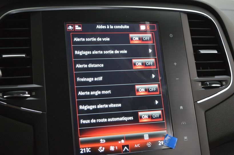 RENAULT MEGANE IV BERLINE 2019 - Photo n°12