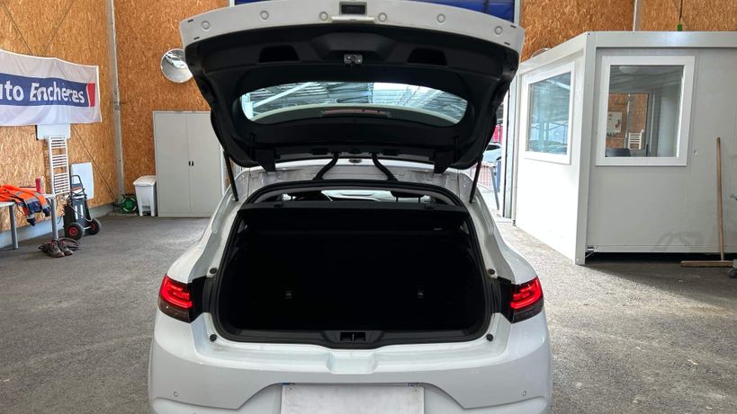 RENAULT MEGANE IV BERLINE 2022 - Photo n°15