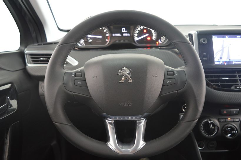 PEUGEOT 208 2019 - Photo n°11