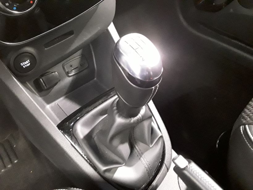 RENAULT CLIO IV 2018 - Photo n°12