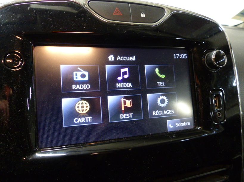 RENAULT CLIO IV ESTATE 2013 - Photo n°20
