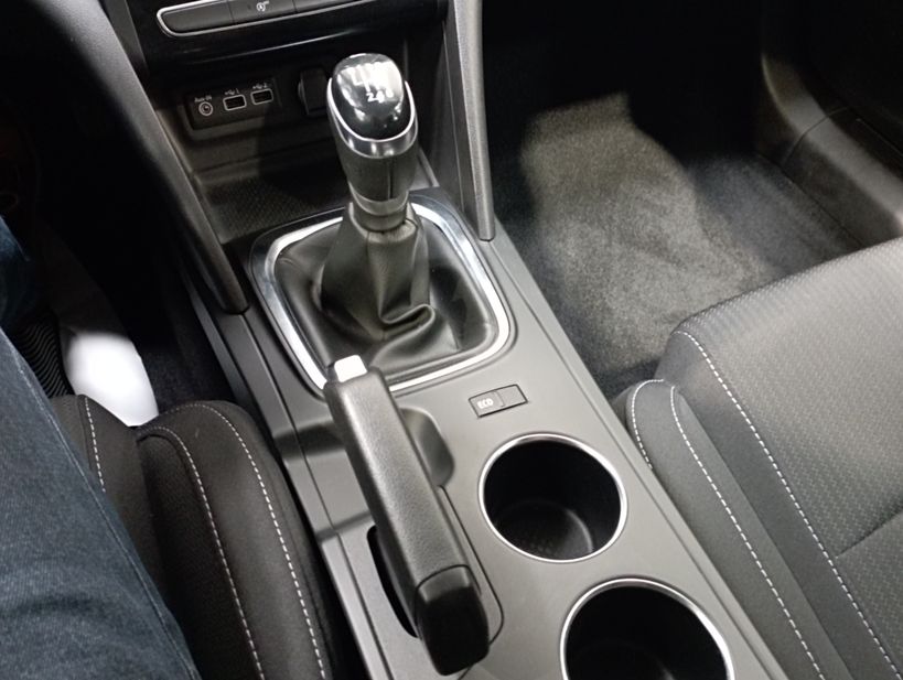 RENAULT MEGANE IV BERLINE 2021 - Photo n°25
