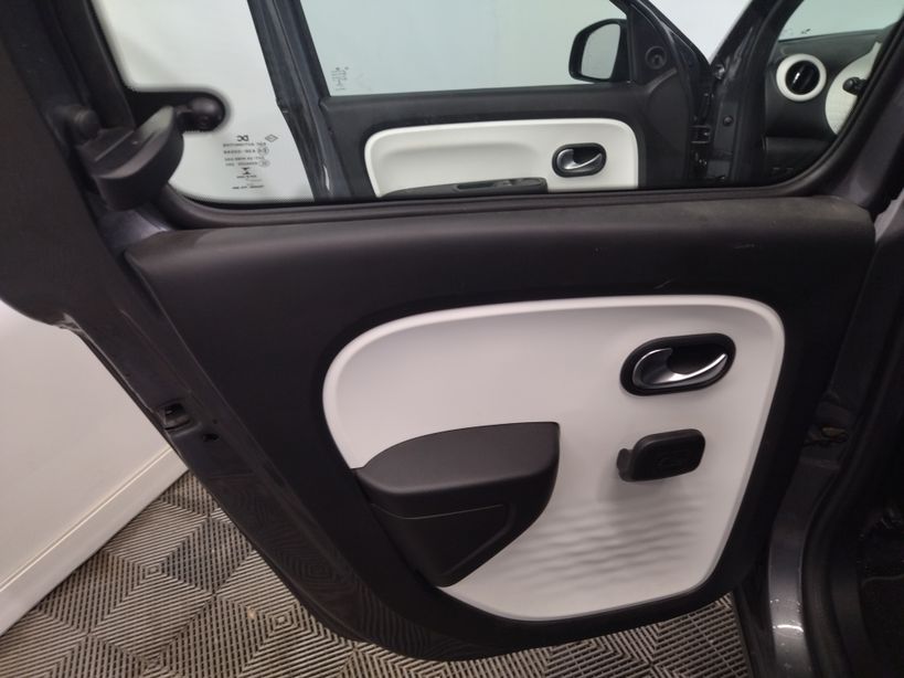 RENAULT TWINGO III 2017 - Photo n°17
