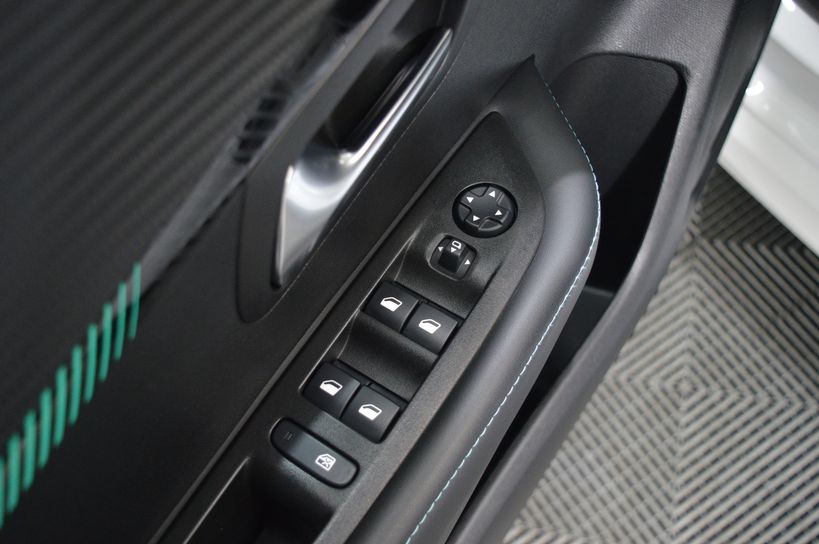 PEUGEOT 208 BUSINESS 2020 - Photo n°32