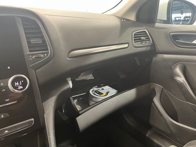 RENAULT MEGANE IV BERLINE 2022 - Photo n°17