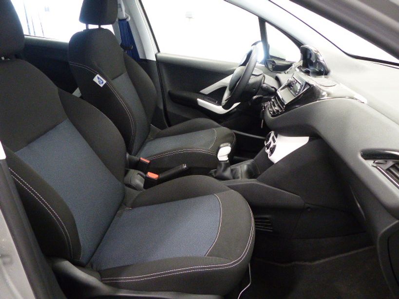 PEUGEOT 208 2014 - Photo n°18